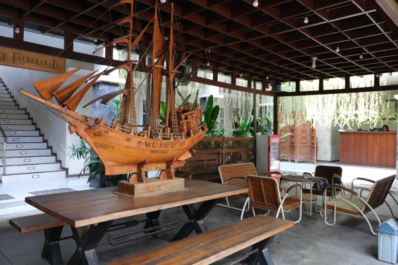 Nusantara Hotel Syariah Jepara Exterior foto